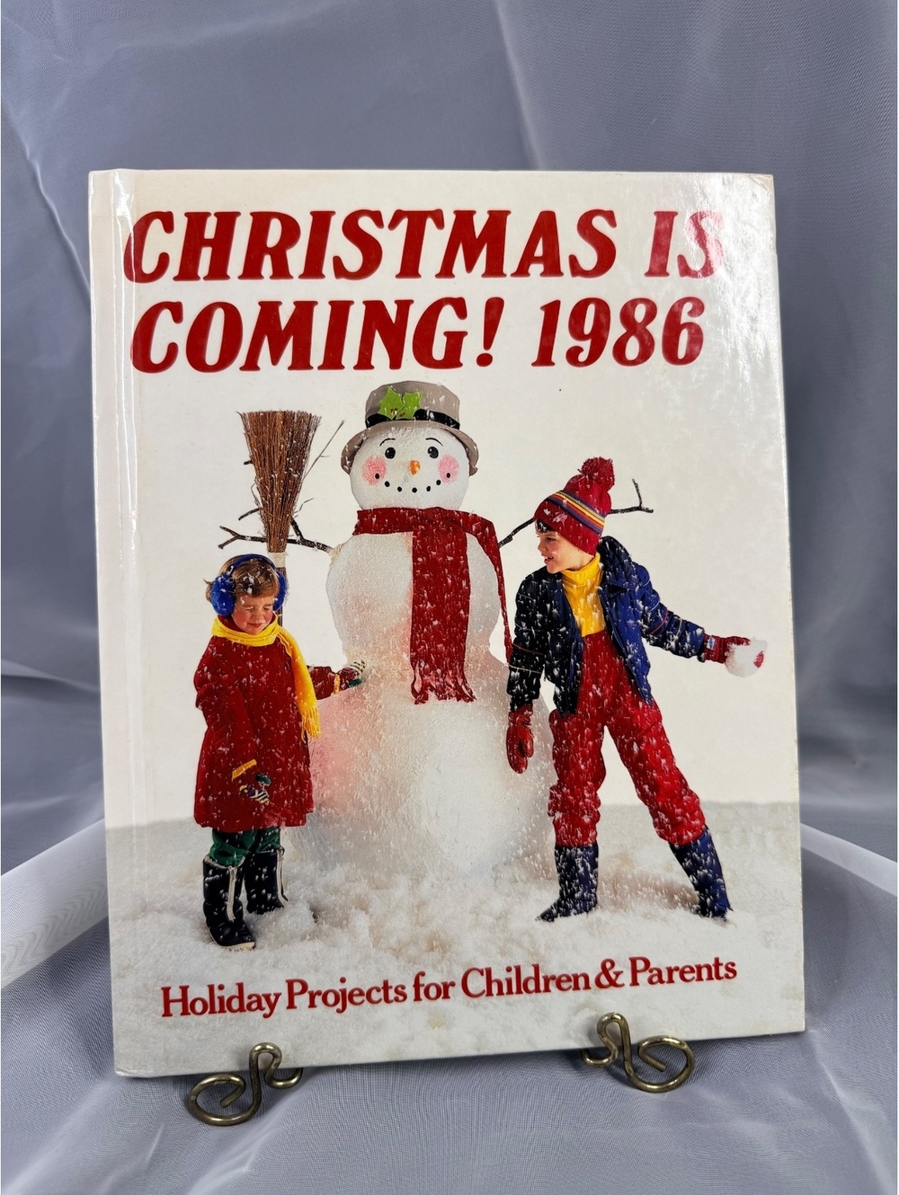 Christmas Is Coming! 1986 Holiday Crafts Book Oxmoor House Kids Parents HC